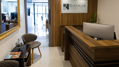 Screenshot do site Ruediger Advogados